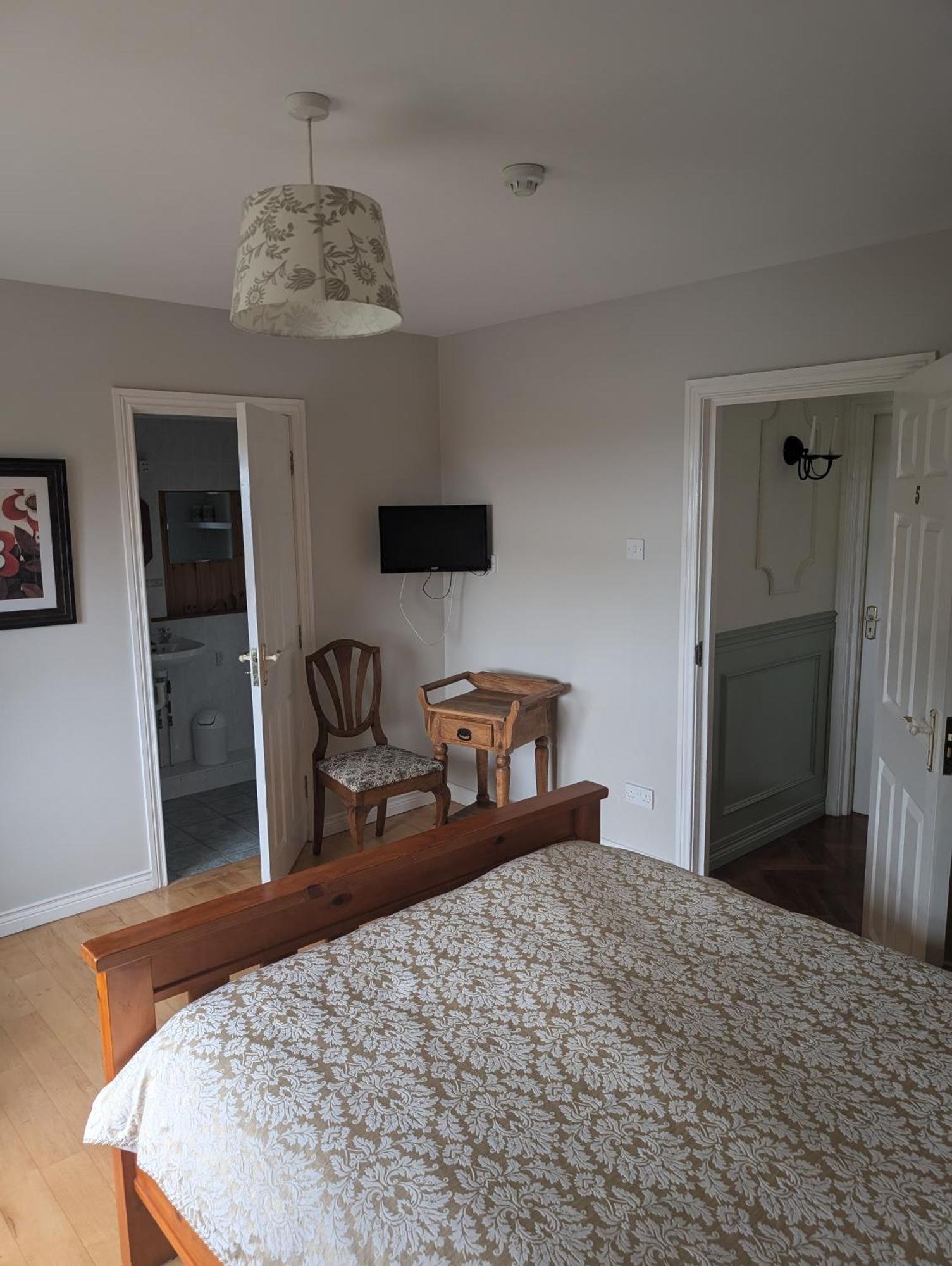 Clare House Bed & Breakfast 巴利卡斯尔 外观 照片